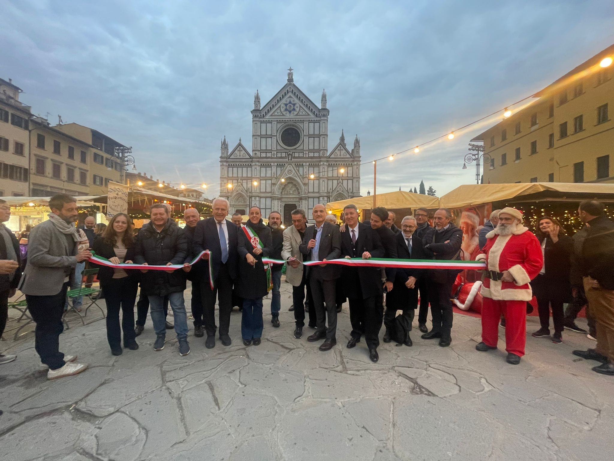 Firenze: Mercato di Natale in Piazza Santa Croce, dal 23 novembre al 22 dicembre